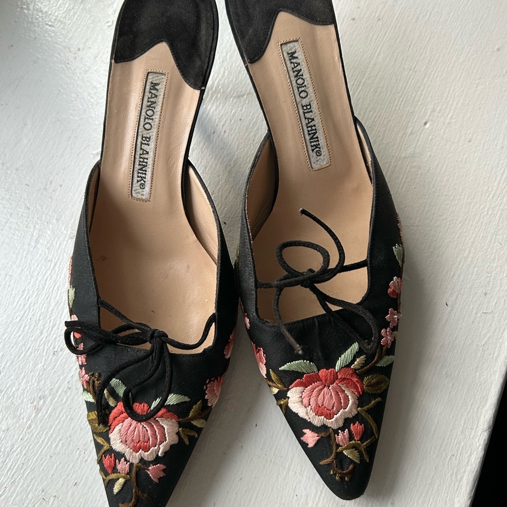 Manolo Blahnik Black Floral Women's Shoes